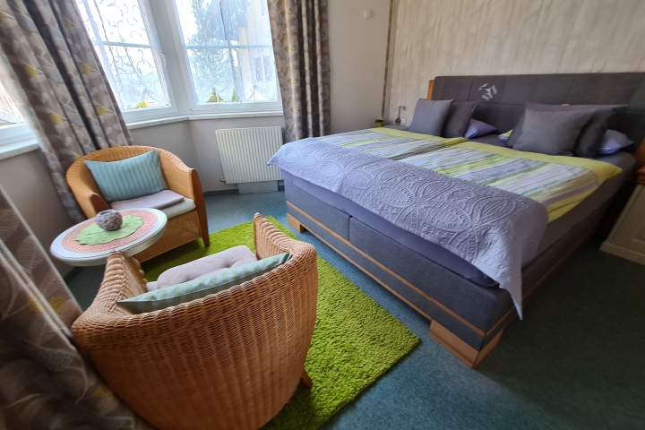 Schlafzimmer mit Lese-Erker