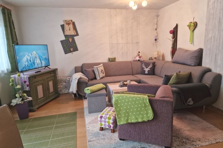 Wohnzimmer mit Erker, Gartenzugang, Terrasse