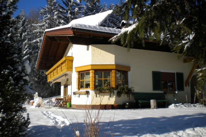 Komfort-Ferienwohnungen Haus Dreer in Tirol | unser Haus am Waldrand in unverbauter Panoramalage