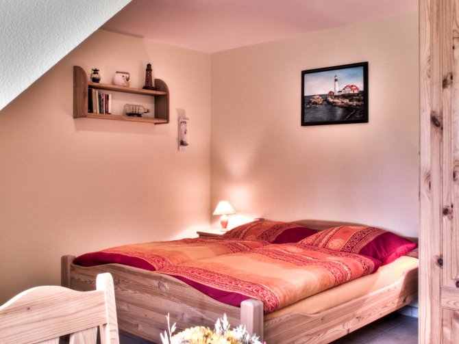 Ferienhaus Daniela | Schlafzimmer 1 Doppel.- und 1 Einzelbett (Dreibettzimmer)
