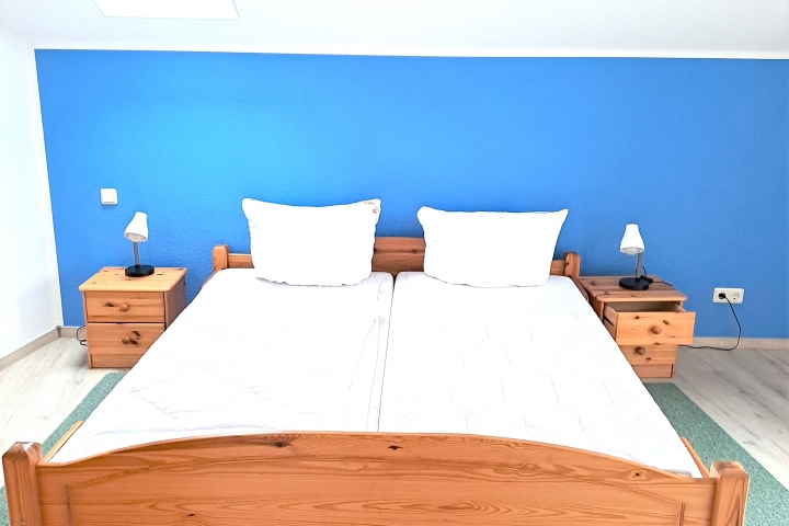 Schlafzimmer 1