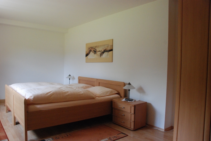 Schlafzimmer 1