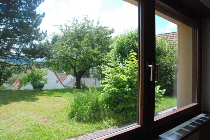 Schlafzimmer, Blick in den Garten