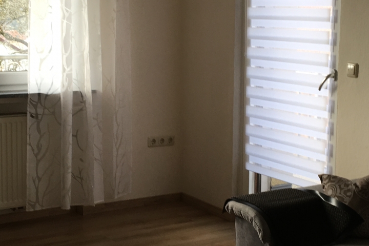 Wohnzimmer mit Balkon