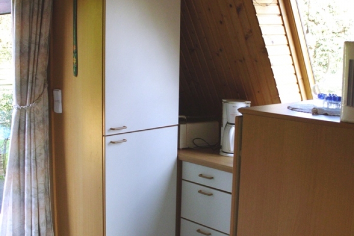 Küchenzeile mit Hochschrank
