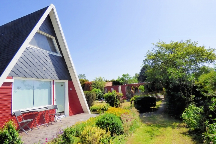 Südterrasse mit Blick zum Carport