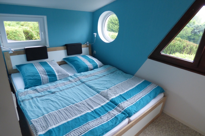 Schlafzimmer: Fenster zum Garten