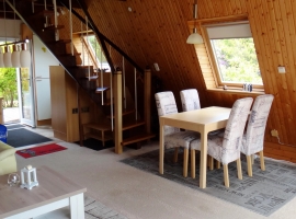 Blick auf die Esstischgruppe