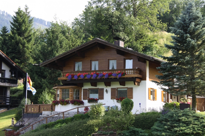 Ferienwohnung im Gästehaus Becker | Ansicht vom Haus. Der gesamte Balkon gehört zur Ferienwohnung