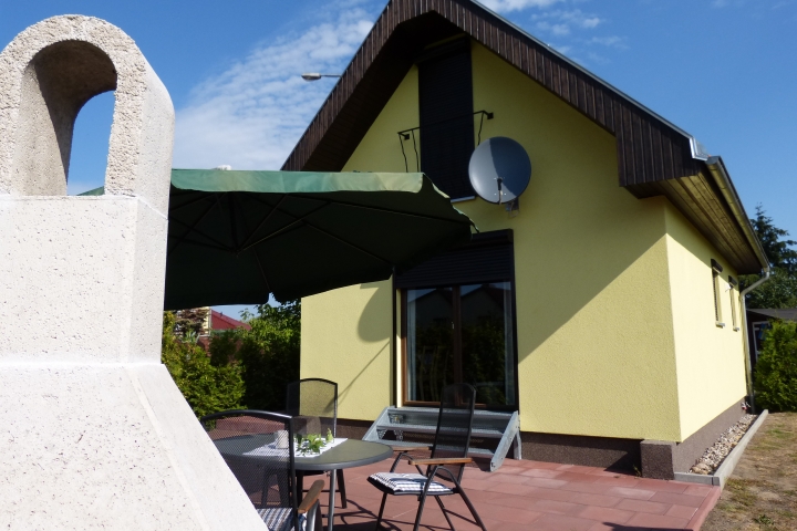 Die Terrasse am Ferienhaus. Geschützt und nicht einsehbar.