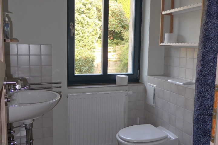 kleine und mittelgroße Wohnung, Bad