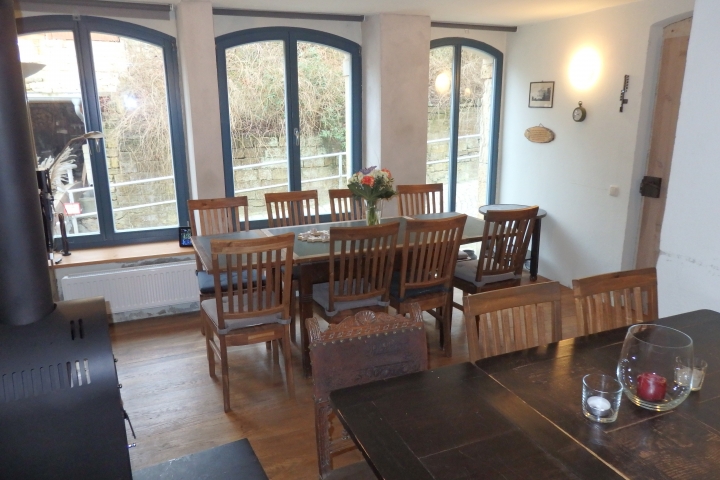 Gemeinschaftsraum mit Blick auf die Straße