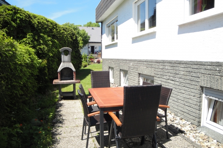 Teil der Garten Südseite. Lecker grillen.