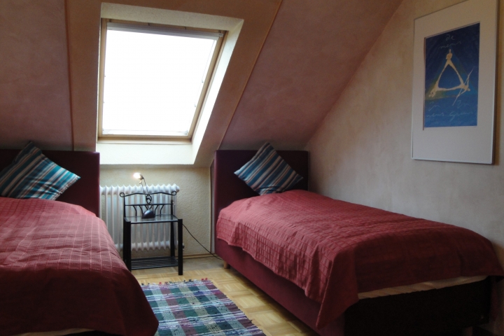 Schlafzimmer auf die Etage mit neue Boxspring Betten