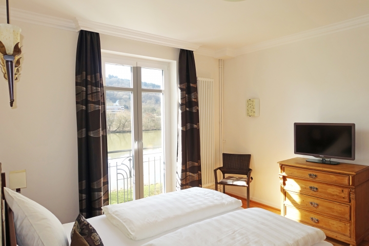 Vom Bett aus auf die Mosel schauen