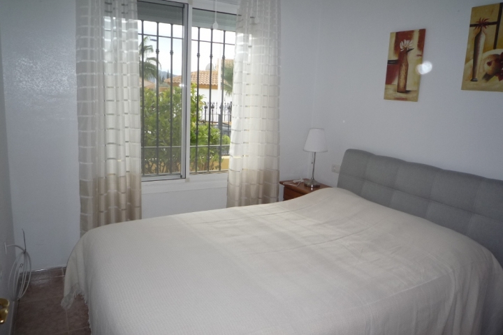 Ein Schlafzimmer mit Boxspringbett
