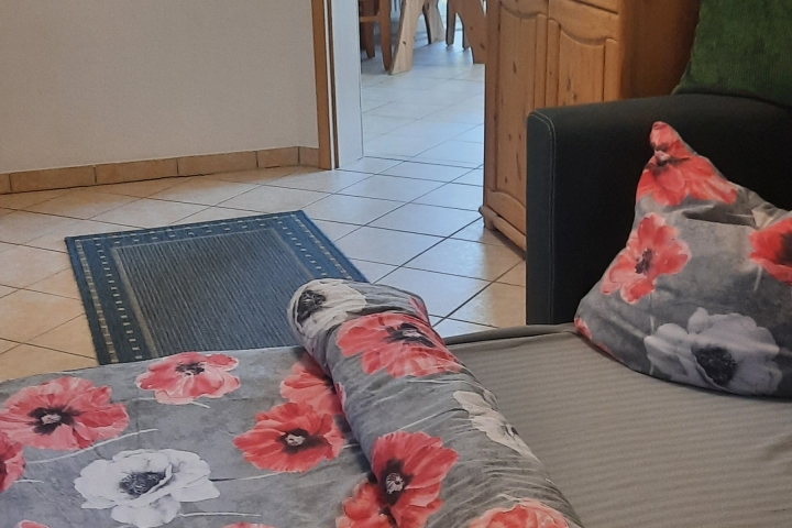 Die Schlafcouch als Bett hergerichtet