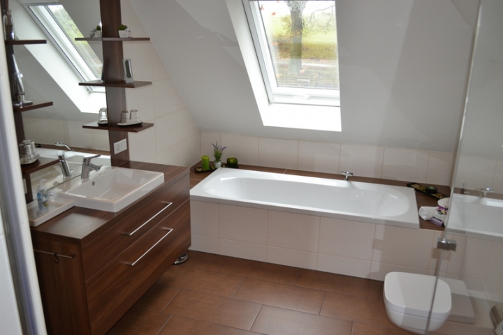 Bad im OG mit Wanne