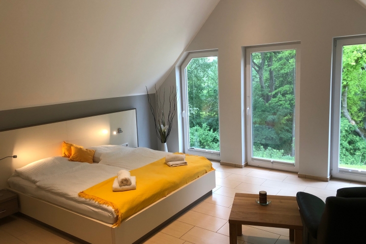 Schlafzimmer im OG mit einem traumhaften Blick 