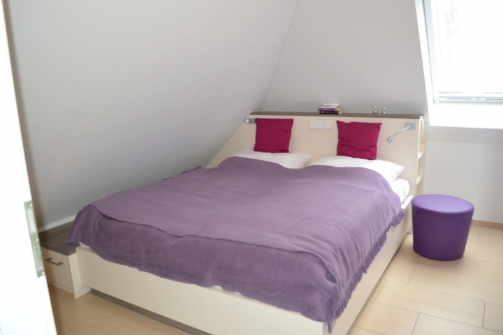 Schlafzimmer mir Einbauschränken, Radio