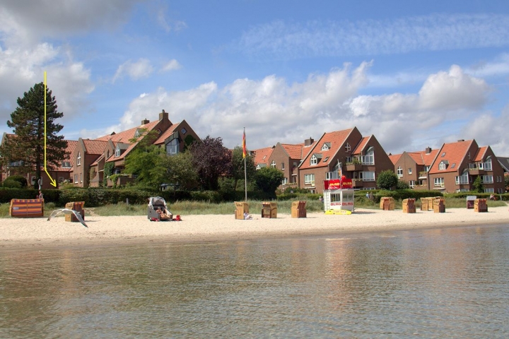 Ferienwohnung Sonnengruß am Strand | Der gelbe Pfeil markiert die Lage der Ferienwohnung.