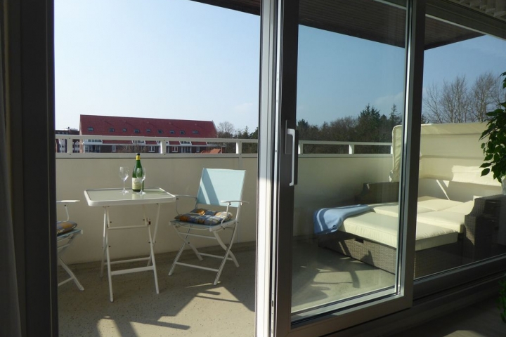 Wohnzimmer mit Blick auf den Sonnenbalkon