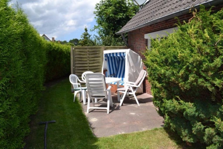 FeWos im Alten Fischerhaus - Direkt am Deich | Terrasse mit eigenem Strandkorb :)