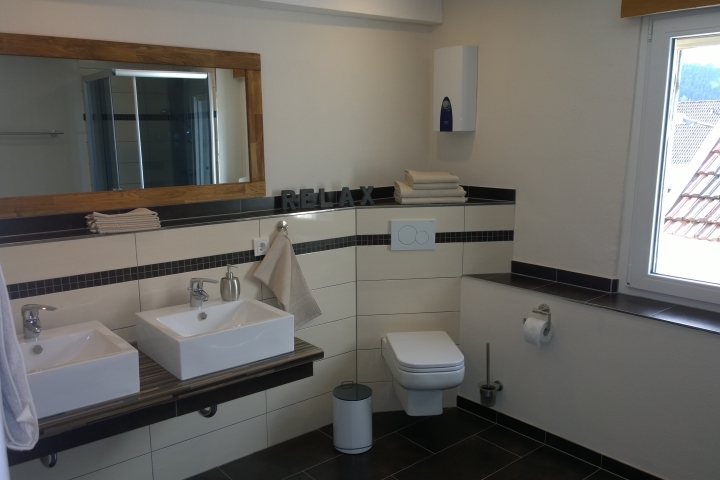 Bad 1, mit WC und Dusche