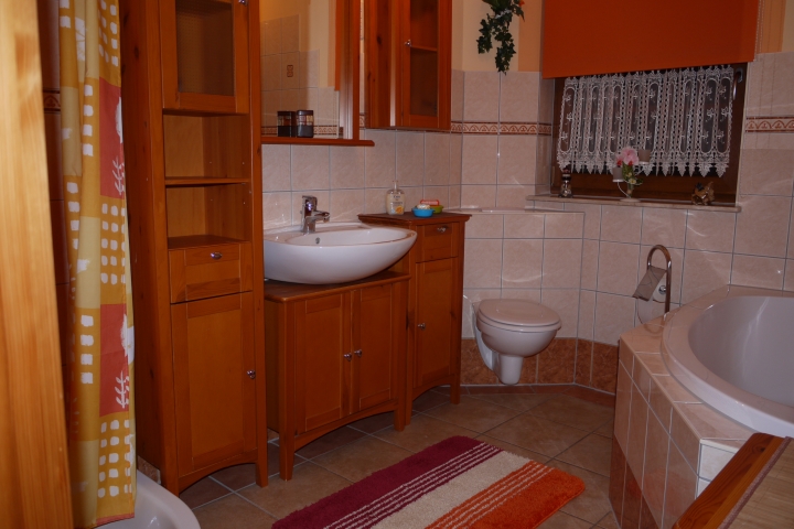Bad 1 - Wanne, Dusche EG.