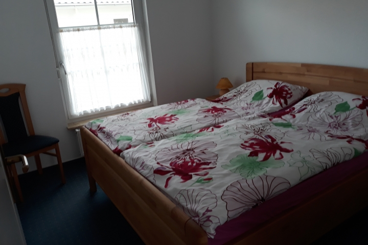 Schlafzimmer 1