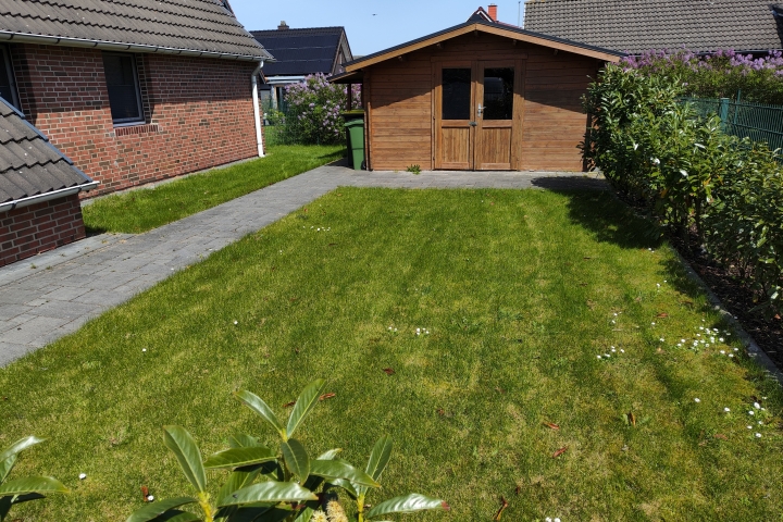 Ferienhaus Krabbe Friedrichskoog Rasen Seite