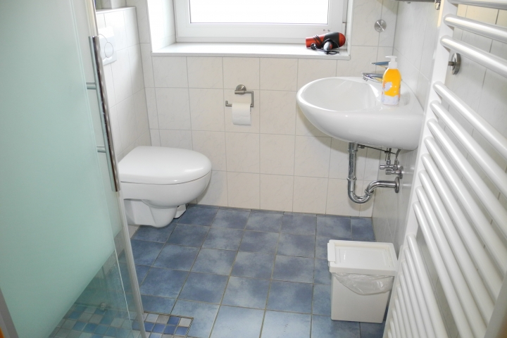 Bad im EG - Ferienhaus Krabbe in Friedrichskoog-Spitze