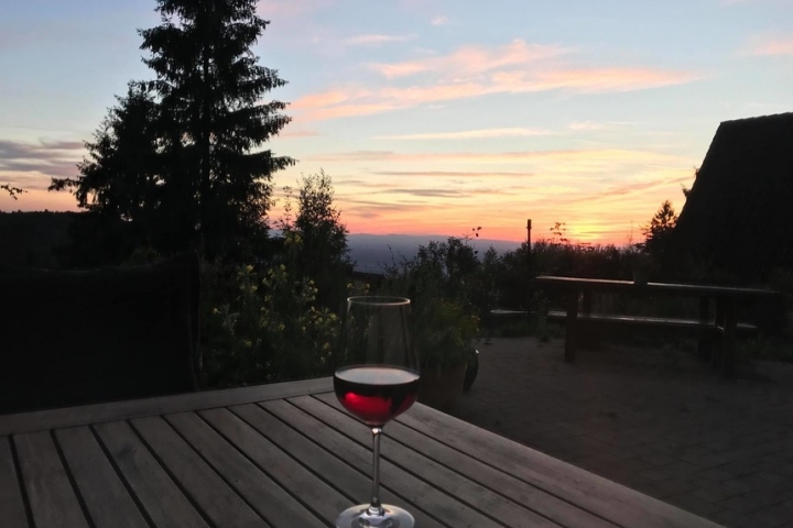 Sonnenuntergang auf der Terrasse geniessen