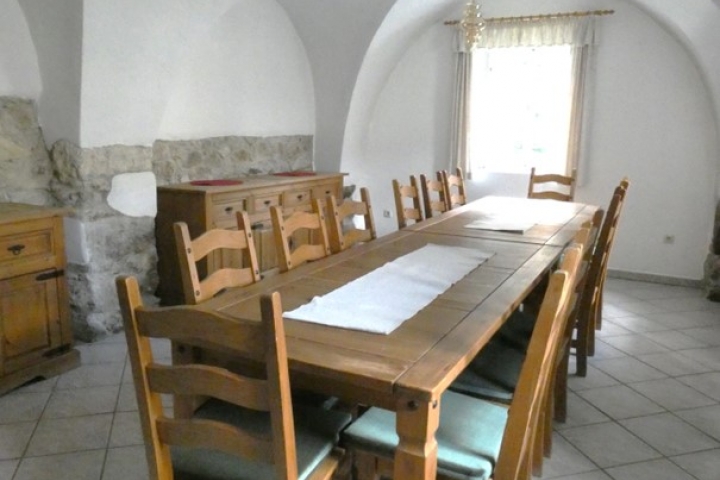 Gewölberaum bietet Platz für max. 16 Personen