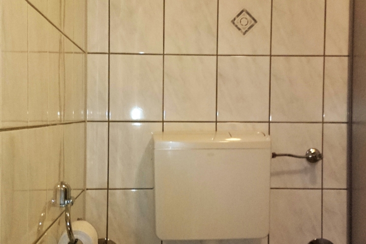Dusche- WC
-mit Fenster-