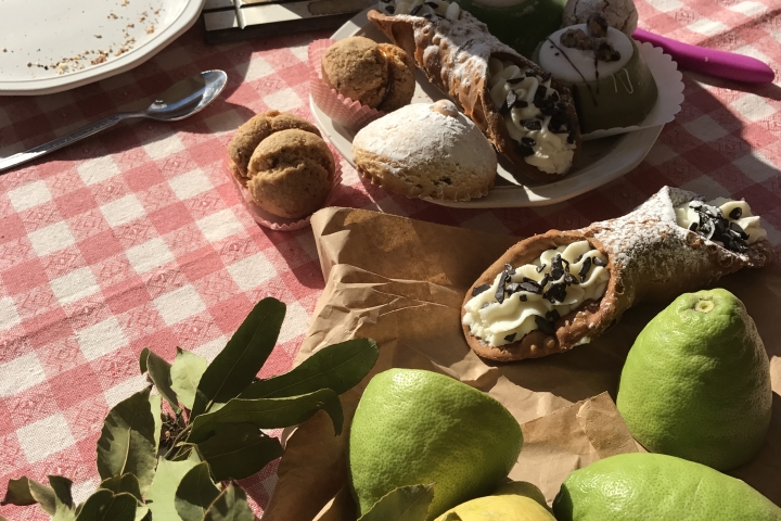 spätes Frühstück mit Meerblick