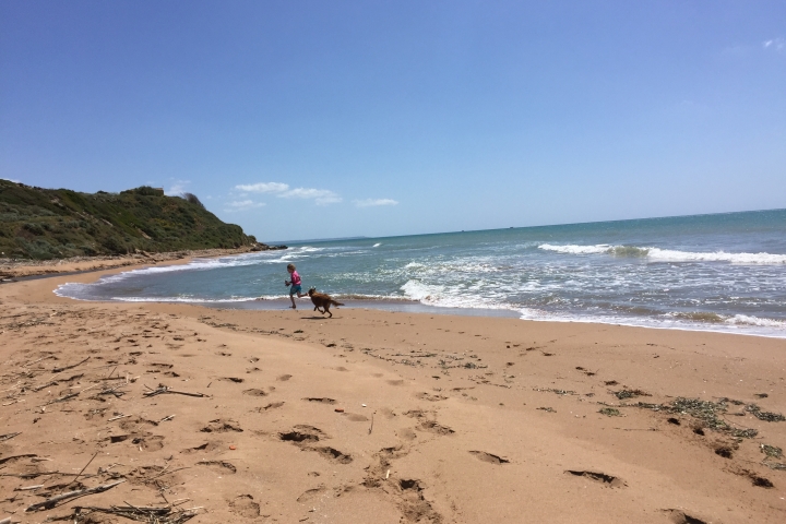 wohlfühlen und entspannen, das Haus am Meer und der Strand davor