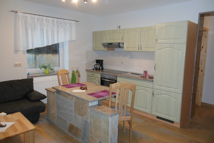 Wohnung 1 / EG - Küchenzeile mit Essplatz