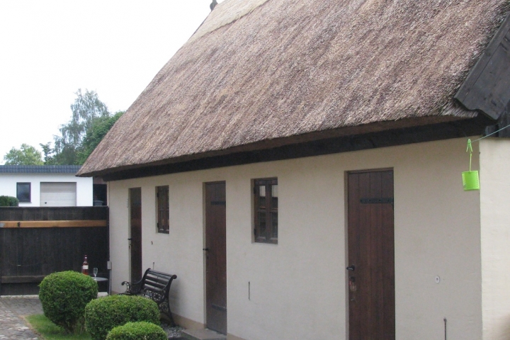 Fischerhus Krummin-Ferien unter Reet | App.1- kleines Haus ca.76 qm mit Sauna , Wohnküche und 2 Schlafzimmer . 