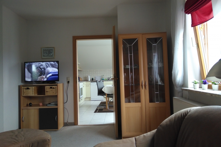 Wohn-und Schlafzimmer1
mit Fenster zum Gebirgsblick
(Tür zur Küche)