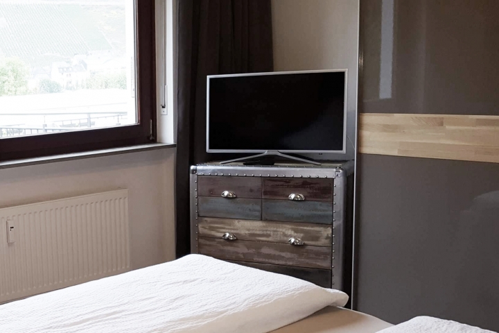 1 Schlafzimmer mit Sat-TV