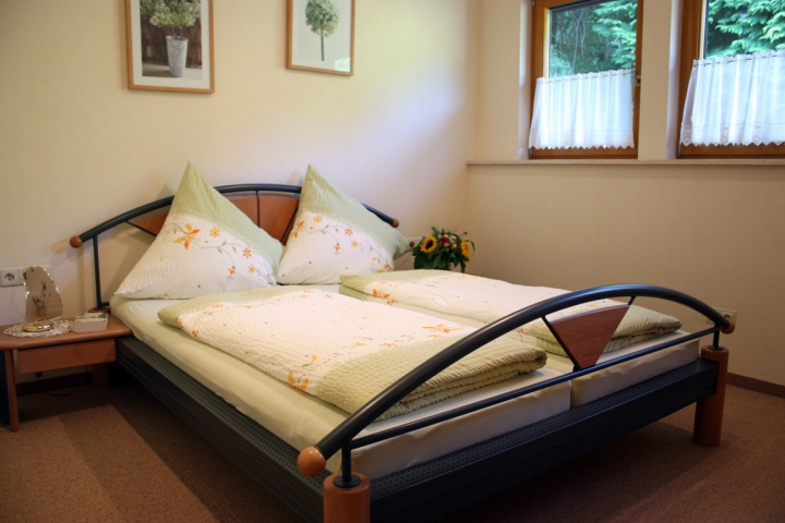 Schlafzimmer 1