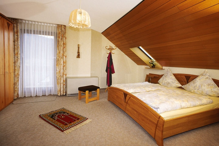 Schlafzimmer 2