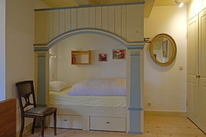 Im zweiten Schlafzimmer haben Sie ein Alkovenbett und ein zweites Einzelbett.