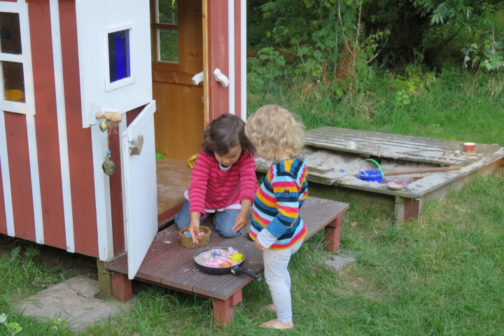 Kinderhaus mit Sandkiste