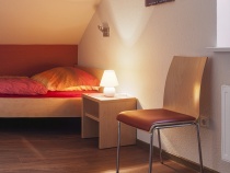 Schlafzimmer mit zwei Einzelbetten OG