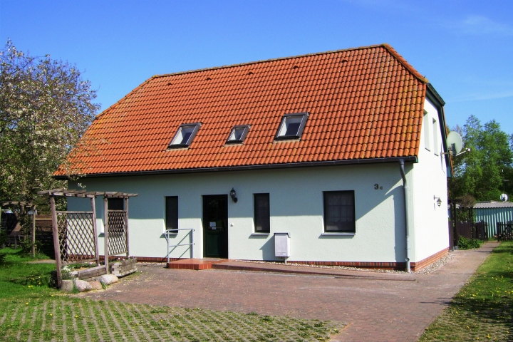 Ferienwohnungen Landhaus am Teich | Vorderansicht - Ferienwohnungen