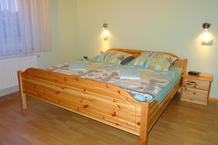 FeHaus türkis - Schlafzimmer Doppelbett