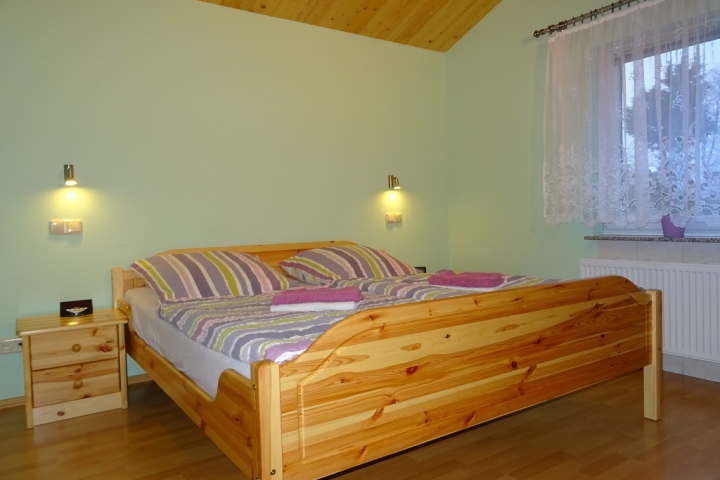 Fehaus lila - Schlafzimmer Doppelbett
