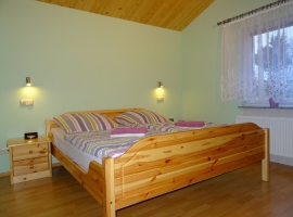 Fehaus lila - Schlafzimmer Doppelbett